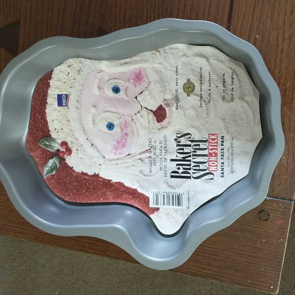 EKCO Baker's Secret Non-stick Santa Face Pan